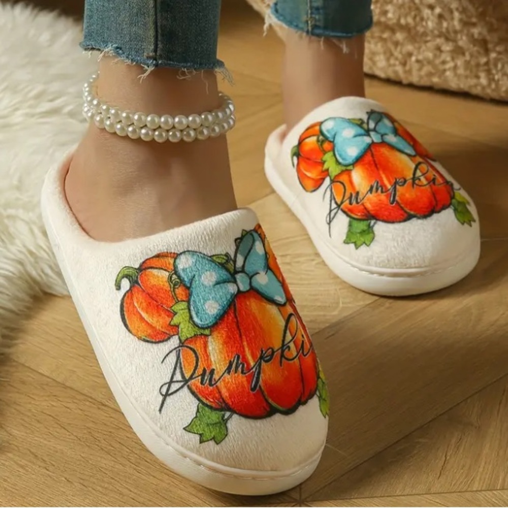 Minnie Mouse Head Shape Pumpkin Slippers - Picture 4 of 5